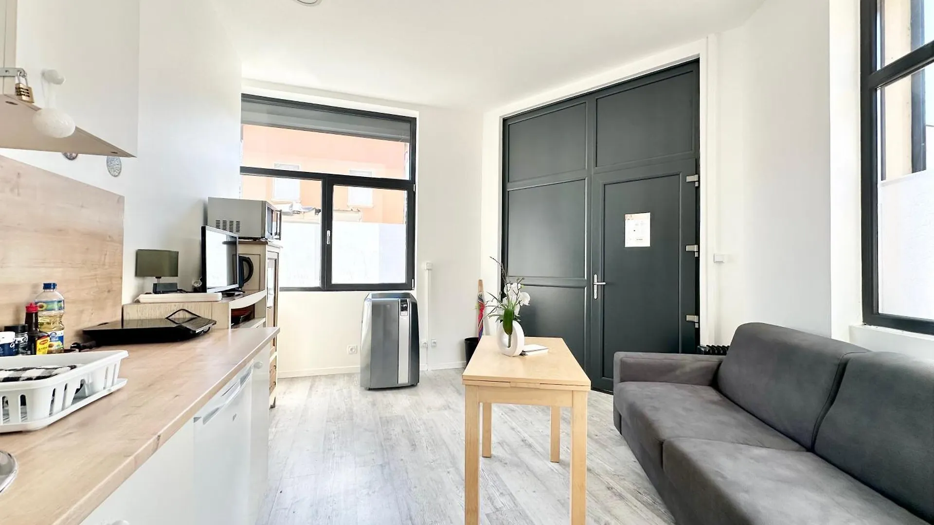 Le Francis, Petit Studio Proche Metro A Villeurbanne 0*,  France