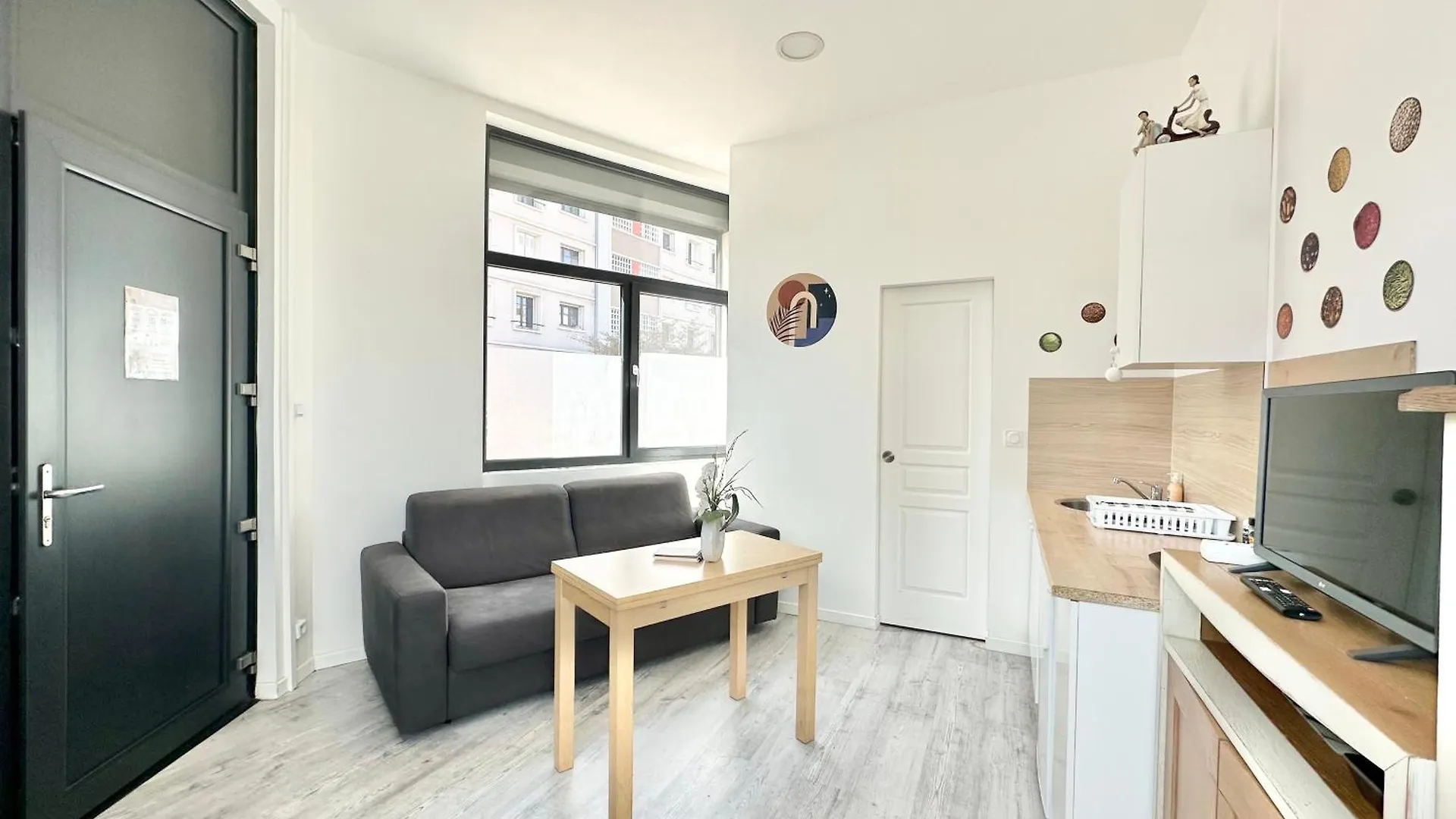 Le Francis, Petit Studio Proche Metro A Villeurbanne 0*,  France